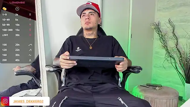 Snapshot of JamesDeker chatting on September 8, 2025, 7:57 pm JamesDeker online show from September 8, 2025, 7:57 pm