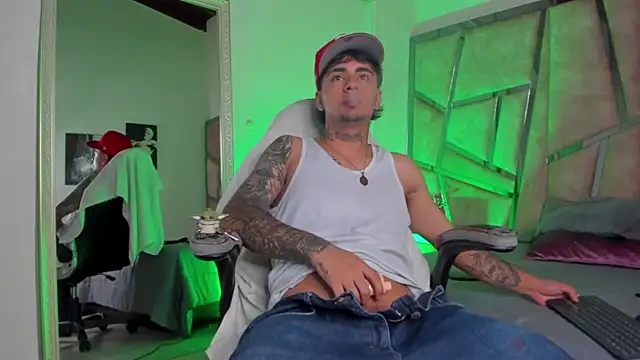 Snapshot of JamesDeker chatting on September 11, 2025, 8:09 pm JamesDeker online show from September 11, 2025, 8:09 pm