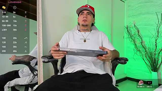 Snapshot of JamesDeker chatting on September 13, 2025, 8:08 pm JamesDeker online show from September 13, 2025, 8:08 pm