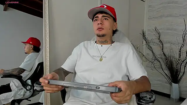 Snapshot of JamesDeker chatting on September 20, 2025, 8:21 pm JamesDeker online show from September 20, 2025, 8:21 pm