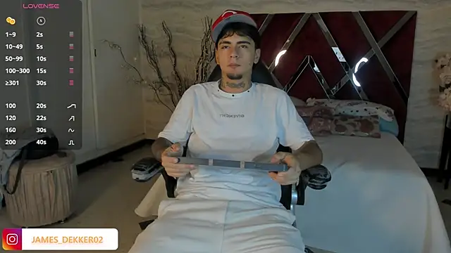 Snapshot of JamesDeker chatting on October 1, 2025, 7:31 pm JamesDeker online show from October 1, 2025, 7:31 pm