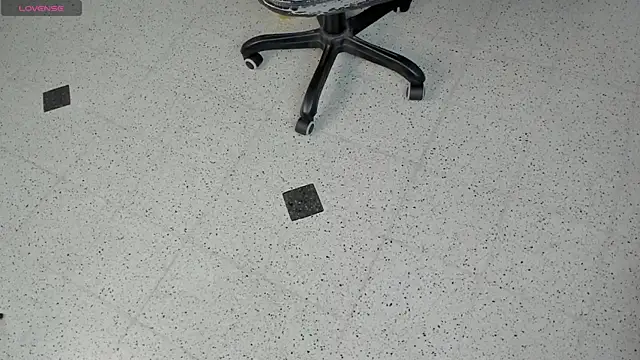 Snapshot of JamesDeker chatting on October 22, 2025, 8:08 pm JamesDeker online show from October 22, 2025, 8:08 pm