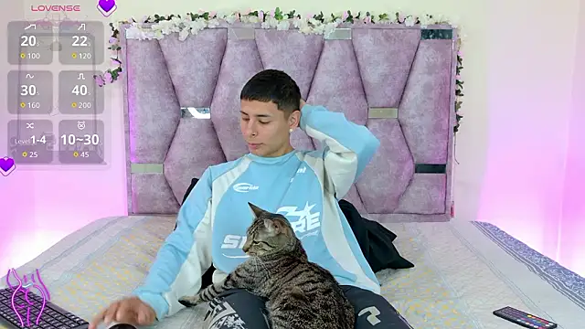 lana and liam  online show from February 14, 2026, 10:23 am