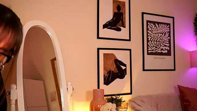 midnightbby  online show from March 10, 2026, 5:51 pm