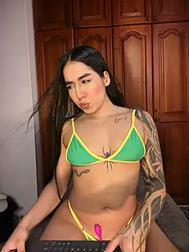 Snapshot of KaditaNavarro chatting on July 1, 2026, 11:04 pm KaditaNavarro online show from July 1, 2026, 11:04 pm