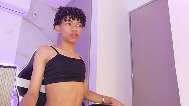 Snapshot of Ivone_Rose_ chatting on October 12, 2025, 12:48 pm Ivone Rose online show from October 12, 2025, 12:48 pm