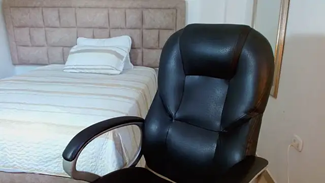 Snapshot of lilithfox05 chatting on October 5, 2025, 10:18 pm lilithfox05 online show from October 5, 2025, 10:18 pm