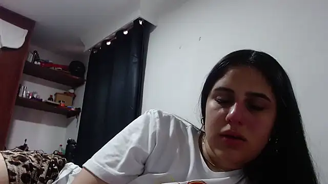 Snapshot of Electraweb_09 chatting on October 3, 2025, 12:35 pm Electraweb 09 online show from October 3, 2025, 12:35 pm