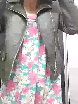 Snapshot of Emily_de_Carla chatting on May 11, 2026, 3:29 pm Emily de Carla online show from May 11, 2026, 3:29 pm