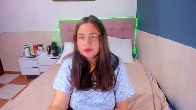 Snapshot of Arianna_Hot777 chatting on December 16, 2025, 5:12 am Arianna Hot777 online show from December 16, 2025, 5:12 am