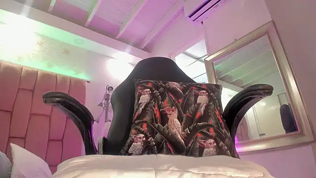 Snapshot of aishathornee chatting on July 3, 2026, 8:59 pm aishathornee online show from July 3, 2026, 8:59 pm