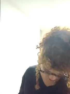 Vikyvoyeur online show from September 23, 2025, 2:47 am