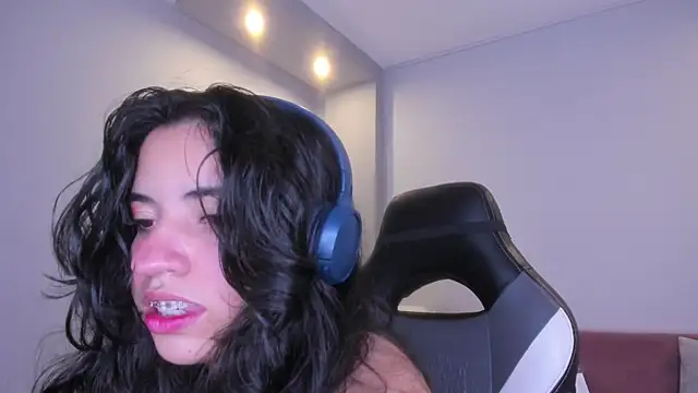 Nicol Chang online show from January 12, 2026, 9:09 pm