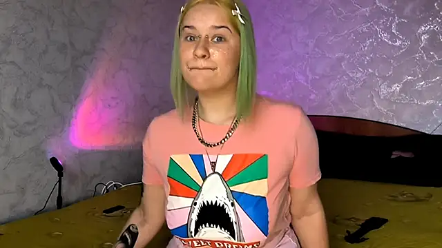 Snapshot of NeonNectar_ chatting on October 7, 2025, 1:52 pm NeonNectar online show from October 7, 2025, 1:52 pm