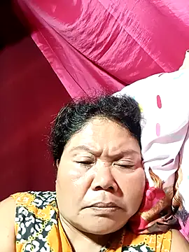 Snapshot of Mari_fvcks chatting on October 12, 2025, 9:58 pm Mari fvcks online show from October 12, 2025, 9:58 pm