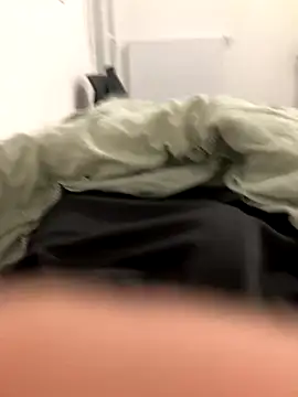 Snapshot of Loulou_2007 chatting on September 16, 2025, 7:37 pm Loulou 2007 online show from September 16, 2025, 7:37 pm