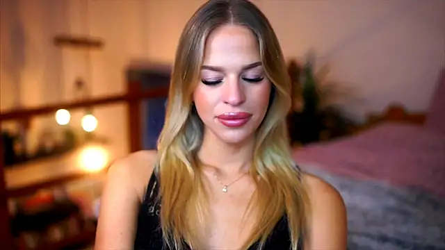 Emilyvanroessel online show from November 25, 2025, 3:23 pm