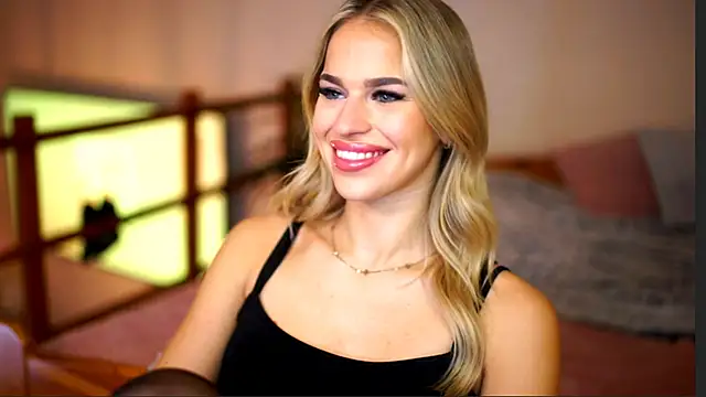 Emilyvanroessel online show from May 2, 2026, 8:08 am