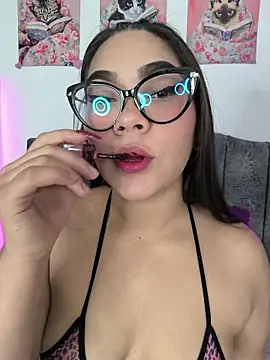 Snapshot of Vale_Walker chatting on November 23, 2025, 2:44 am Vale Walker online show from November 23, 2025, 2:44 am