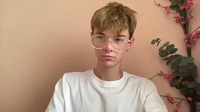 Snapshot of Milk_Guy chatting on September 11, 2025, 1:00 pm Milk Guy online show from September 11, 2025, 1:00 pm