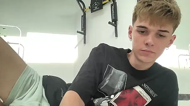 Snapshot of Milk_Guy chatting on September 12, 2025, 12:38 pm Milk Guy online show from September 12, 2025, 12:38 pm