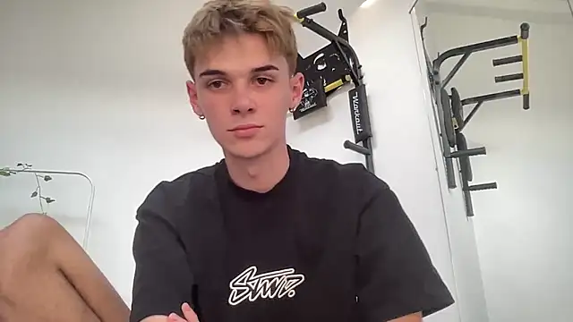 Snapshot of Milk_Guy chatting on September 16, 2025, 3:02 pm Milk Guy online show from September 16, 2025, 3:02 pm