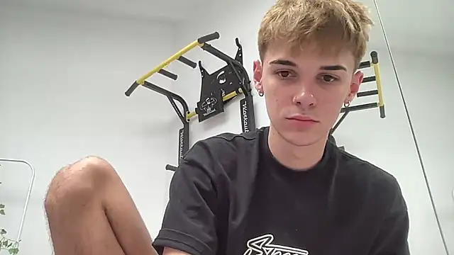 Snapshot of Milk_Guy chatting on September 17, 2025, 8:16 am Milk Guy online show from September 17, 2025, 8:16 am