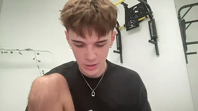 Snapshot of Milk_Guy chatting on November 6, 2025, 1:01 pm Milk Guy online show from November 6, 2025, 1:01 pm