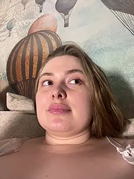 DeniMilkyyyyy online show from June 21, 2026, 5:04 pm