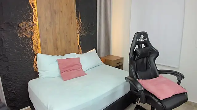 Snapshot of Clara_Luu chatting on September 19, 2025, 2:13 am Clara Luu online show from September 19, 2025, 2:13 am