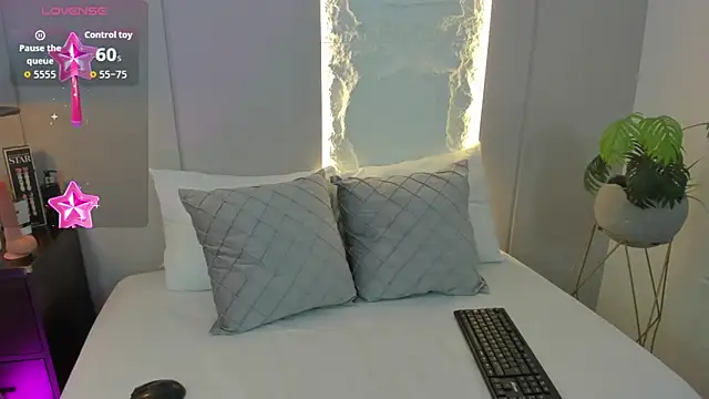 Snapshot of Clara_Luu chatting on October 17, 2025, 2:37 am Clara Luu online show from October 17, 2025, 2:37 am