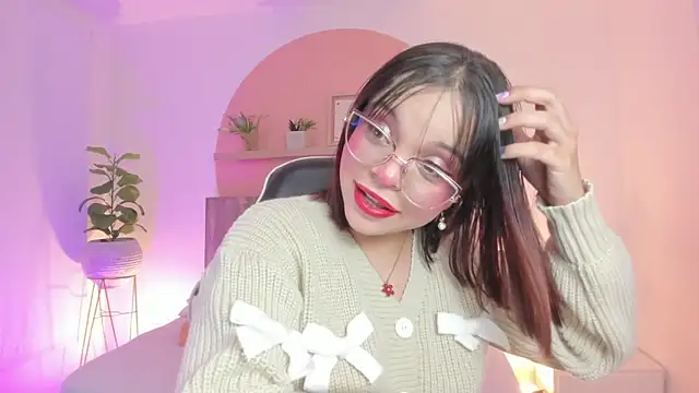 Snapshot of Clara_Luu chatting on May 10, 2026, 3:33 am Clara Luu online show from May 10, 2026, 3:33 am
