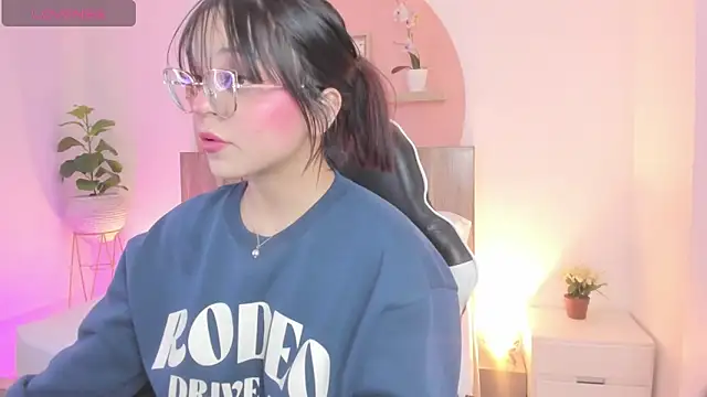 Snapshot of Clara_Luu chatting on May 23, 2026, 2:50 am Clara Luu online show from May 23, 2026, 2:50 am
