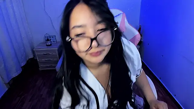 Snapshot of pretti_scarlett chatting on October 22, 2025, 11:32 am pretti scarlett online show from October 22, 2025, 11:32 am