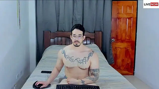 Snapshot of Hunter_Hoott chatting on March 27, 2026, 12:38 am Hunter Hoott online show from March 27, 2026, 12:38 am