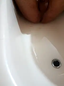 Snapshot of Mm7oon_bnat chatting on October 24, 2025, 5:31 pm Mm7oon bnat online show from October 24, 2025, 5:31 pm