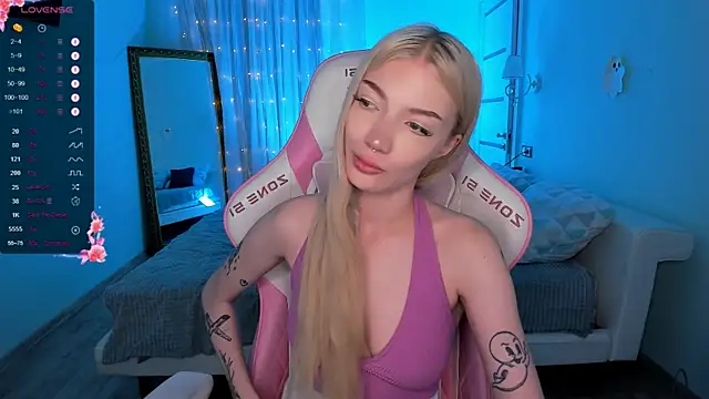 AnyaTaylor  online show from November 11, 2025, 2:44 am