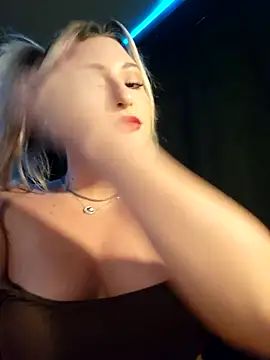 Snapshot of Blondie_Sasha chatting on September 23, 2025, 6:44 pm Blondie Sasha online show from September 23, 2025, 6:44 pm