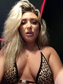 Snapshot of Blondie_Sasha chatting on September 27, 2025, 7:08 pm Blondie Sasha online show from September 27, 2025, 7:08 pm