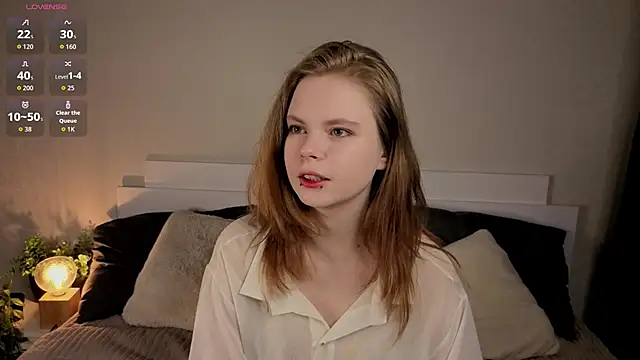 JulietteRain online show from April 30, 2026, 4:46 pm