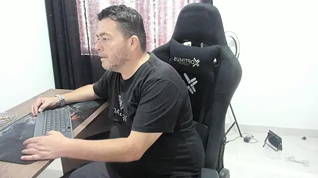 Snapshot of massimo_dannger chatting on October 16, 2025, 3:24 pm massimo dannger online show from October 16, 2025, 3:24 pm