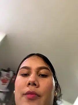 Snapshot of burbuja02 chatting on December 13, 2025, 7:53 pm burbuja02 online show from December 13, 2025, 7:53 pm