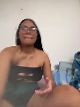 Snapshot of burbuja02 chatting on March 3, 2026, 4:24 pm burbuja02 online show from March 3, 2026, 4:24 pm