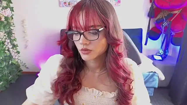MiaVelvetDoll online show from June 20, 2026, 2:53 pm