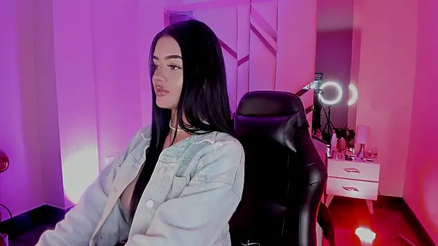 Snapshot of EmmaStonns chatting on October 21, 2025, 1:45 pm EmmaStonns online show from October 21, 2025, 1:45 pm