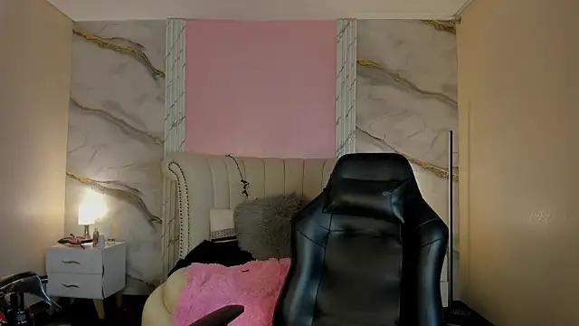 EmmaStonns online show from July 3, 2026, 1:06 pm