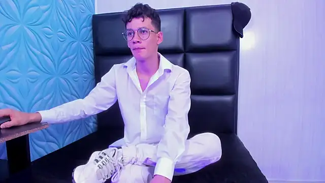 Snapshot of LittleMax23 chatting on September 30, 2025, 11:59 am LittleMax23 online show from September 30, 2025, 11:59 am