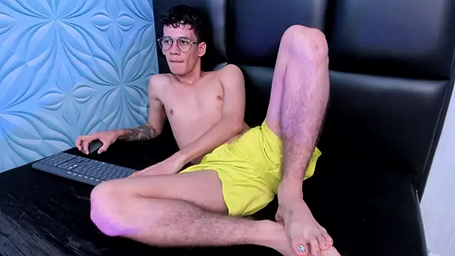 Snapshot of LittleMax23 chatting on October 10, 2025, 11:53 am LittleMax23 online show from October 10, 2025, 11:53 am