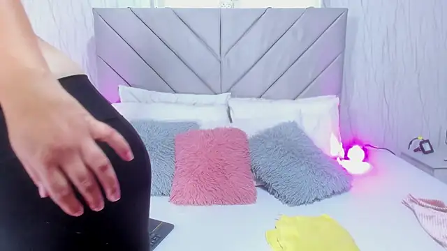 Victoria Guzman online show from February 10, 2026, 4:22 pm