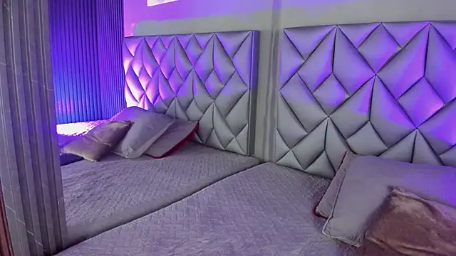 Snapshot of Kitty_Dollyy chatting on November 20, 2025, 8:19 pm Kitty Dollyy online show from November 20, 2025, 8:19 pm